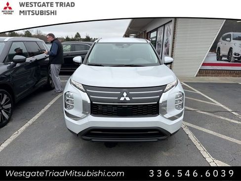 New 2026 Mitsubishi Outlander ES image 2