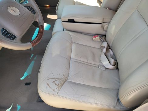 Used 2003 Lincoln Town Car Cartier RWD image 11