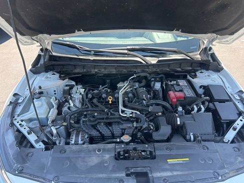Used 2025 Nissan Altima 2.5 SV FWD image 13