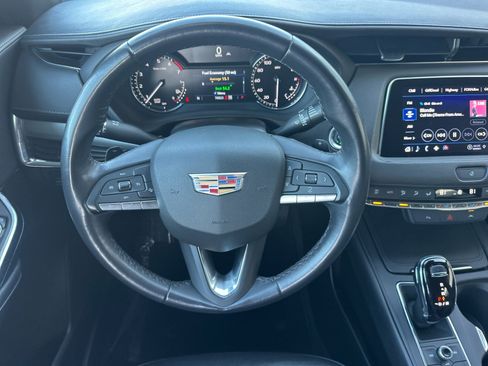 Used 2023 Cadillac XT4 Premium Luxury image 14
