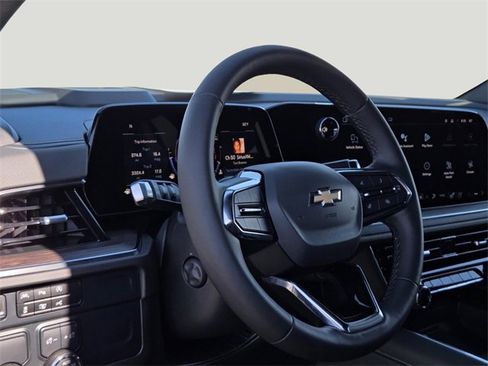 Used 2025 Chevrolet Suburban Premier image 11