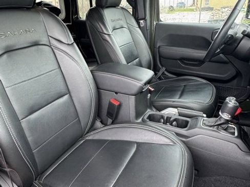 Used 2023 Jeep Wrangler Unlimited Sahara w/ Cold Weather Group image 14