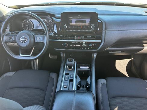 Certified 2025 Nissan Pathfinder SV FWD image 16