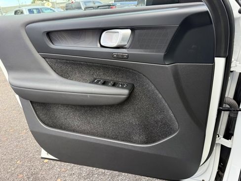 Used 2023 Volvo XC40 Recharge Plus image 23