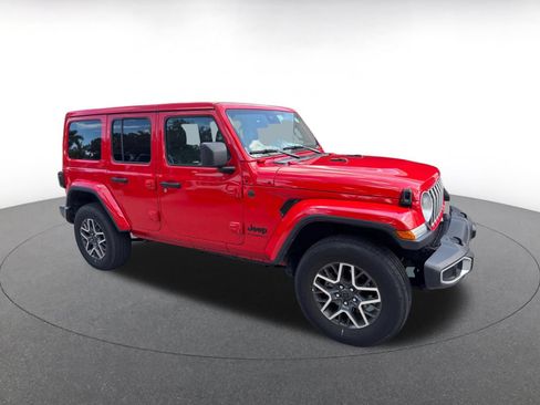 Used 2025 Jeep Wrangler Unlimited Sahara AWD/4WD image 2