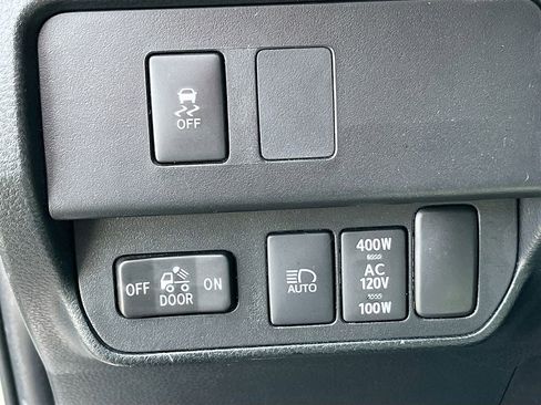 Used 2023 Toyota Tacoma TRD Off-Road w/ Black Out Package (TMS) image 10