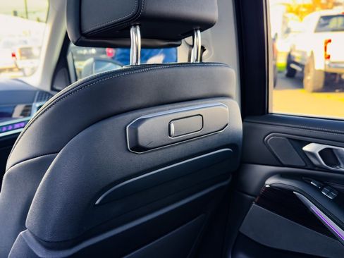 Used 2024 BMW X7 xDrive40i w/ Premium Package image 30