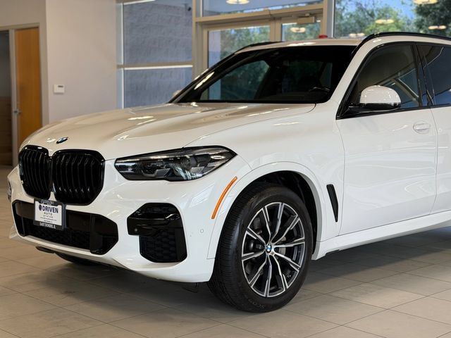 Used 2022 BMW X5 xDrive40i w/ M Sport Package AWD/4WD image 3