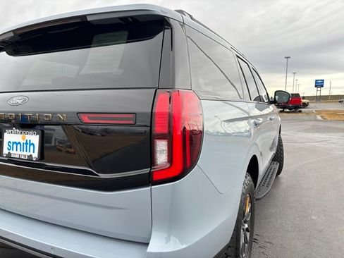 Used 2025 Ford Expedition Tremor image 33