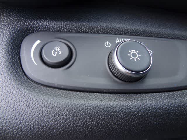 Used 2025 Chevrolet Trax LT FWD image 16