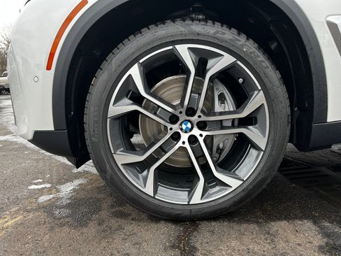 New 2026 BMW X5 xDrive50e image 7
