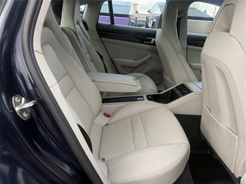 Used 2019 Porsche Panamera 4 image 34