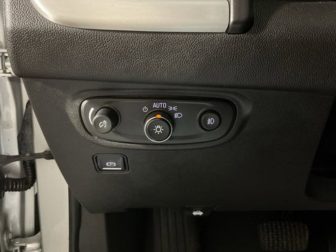 Used 2022 GMC Terrain SLT image 26