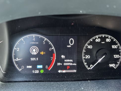 Used 2024 Honda Pilot Touring image 20