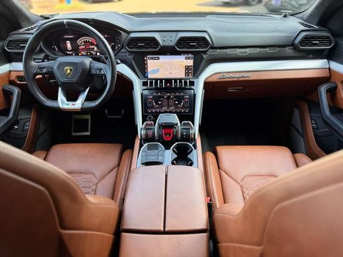 Used 2019 Lamborghini Urus AWD/4WD image 14