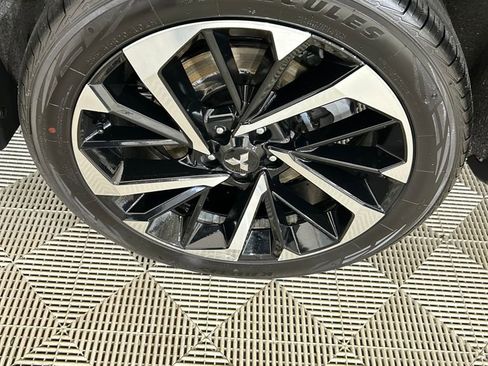 Used 2024 Mitsubishi Outlander SE image 9