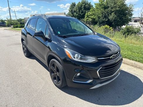 Used 2018 Chevrolet Trax Premier w/ Midnight Edition AWD/4WD image 2