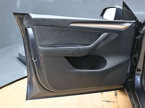 Used 2023 Tesla Model Y Performance image 41