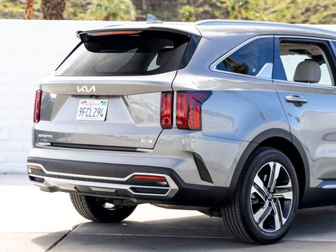 Used 2023 Kia Sorento SX Prestige w/ Panoramic Sunroof Package image 11