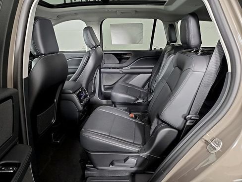 Used 2026 Lincoln Aviator AWD image 10