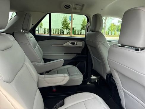 Used 2025 Ford Explorer Active w/ Active Comfort Package RWD image 24