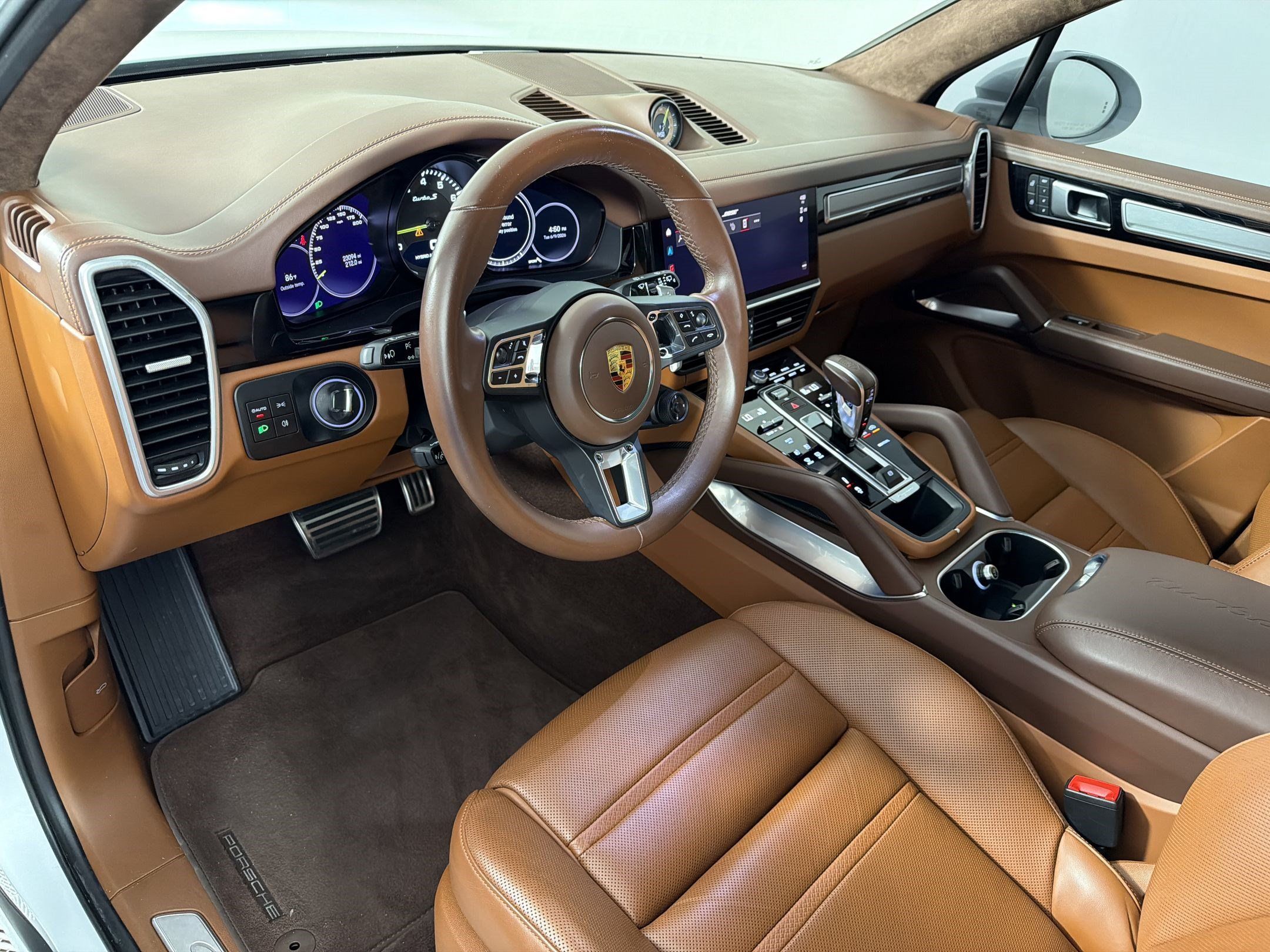 Certified 2022 Porsche Cayenne Turbo S AWD/4WD image 4