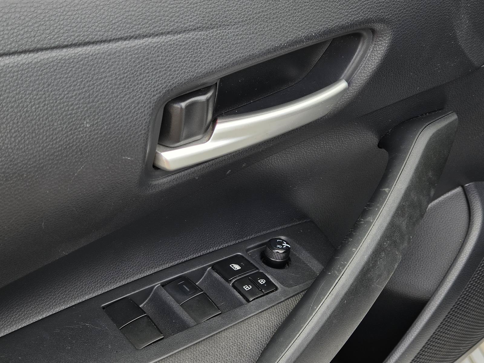 Used 2020 Toyota Corolla LE FWD image 26