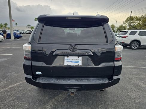 Used 2016 Toyota 4Runner SR5 image 5