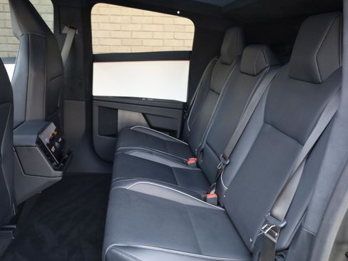 Used 2024 Tesla Cybertruck AWD Crew Cab image 21