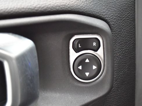Used 2023 Jeep Wrangler Unlimited Sahara w/ Cold Weather Group AWD/4WD image 16