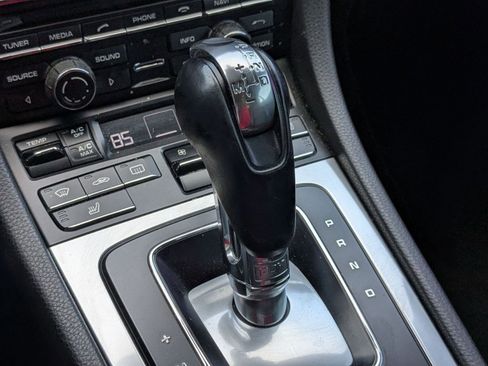 Used 2016 Porsche Cayman image 19