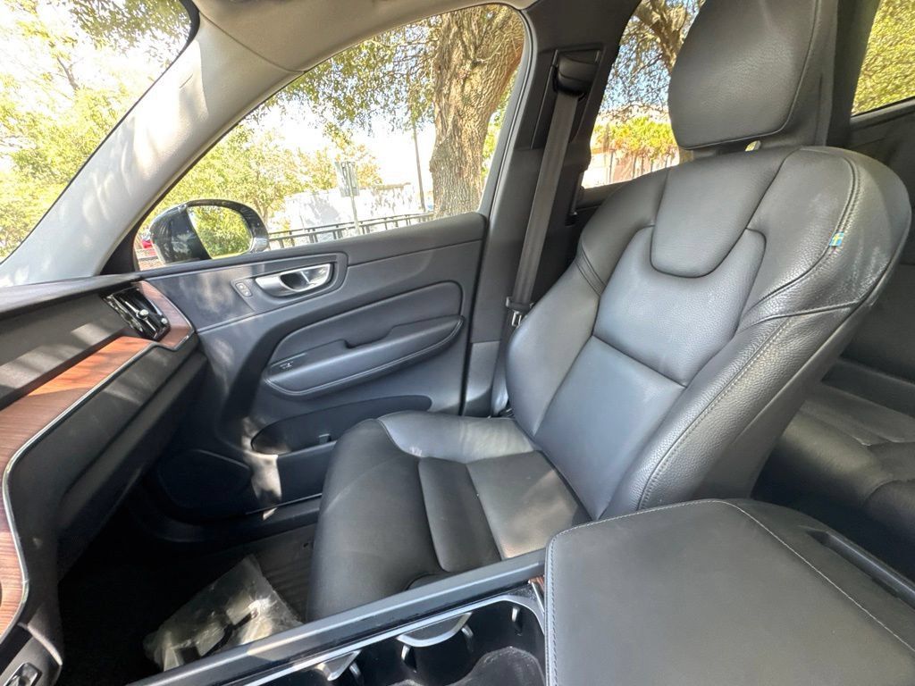 Certified 2024 Volvo XC60 B5 Plus w/ Protection Package Premier AWD/4WD image 18