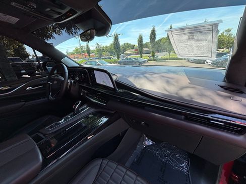 Used 2023 Cadillac Escalade ESV V AWD/4WD image 21