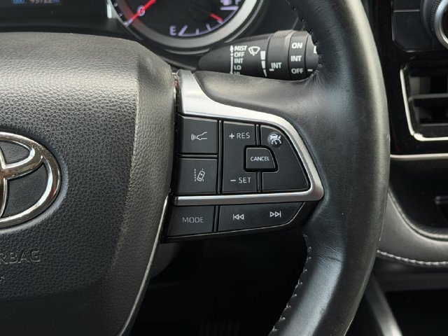 Used 2021 Toyota Highlander LE FWD image 16