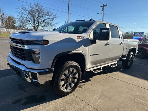 Used 2025 Chevrolet Silverado 2500 LT w/ Safety Package image 5