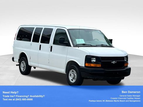 Used 2009 Chevrolet Express 2500 Passenger RWD image 3