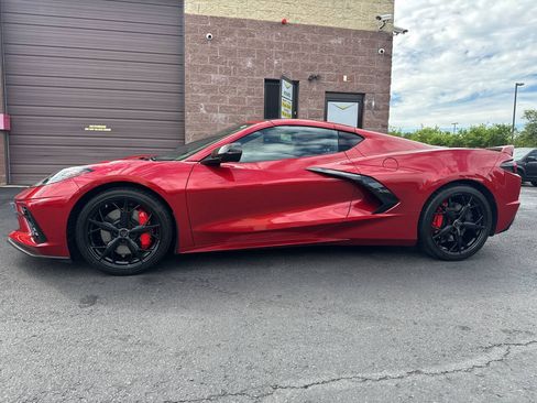 Used 2021 Chevrolet Corvette Stingray Premium Cpe w/ Z51 Performance Package RWD image 2