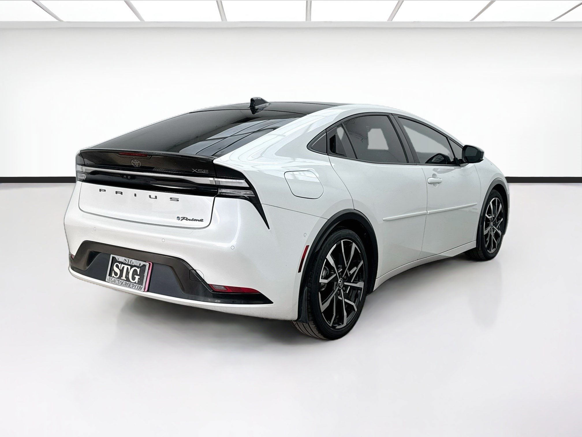 Used 2024 Toyota Prius Prime Premium w/ Advanced Technology Package FWD image 4