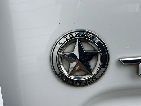 Used 2016 Toyota Tacoma SR5 w/ Towing Package image 10