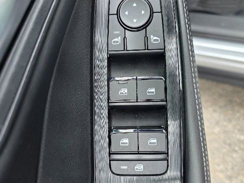 Used 2023 Nissan Rogue SV w/ SV Premium B Package image 15