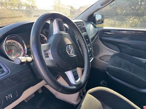 Used 2016 Dodge Grand Caravan American Value Package w/ UConnect Hands-Free Group image 40