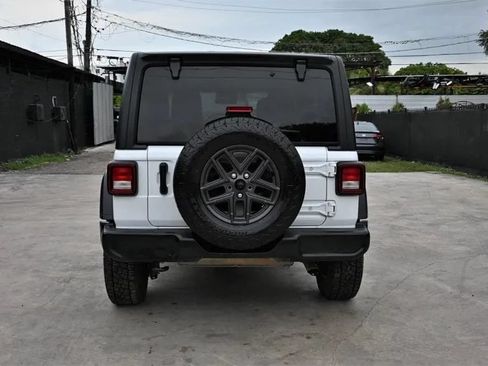 Used 2024 Jeep Wrangler Unlimited Sport AWD/4WD image 4
