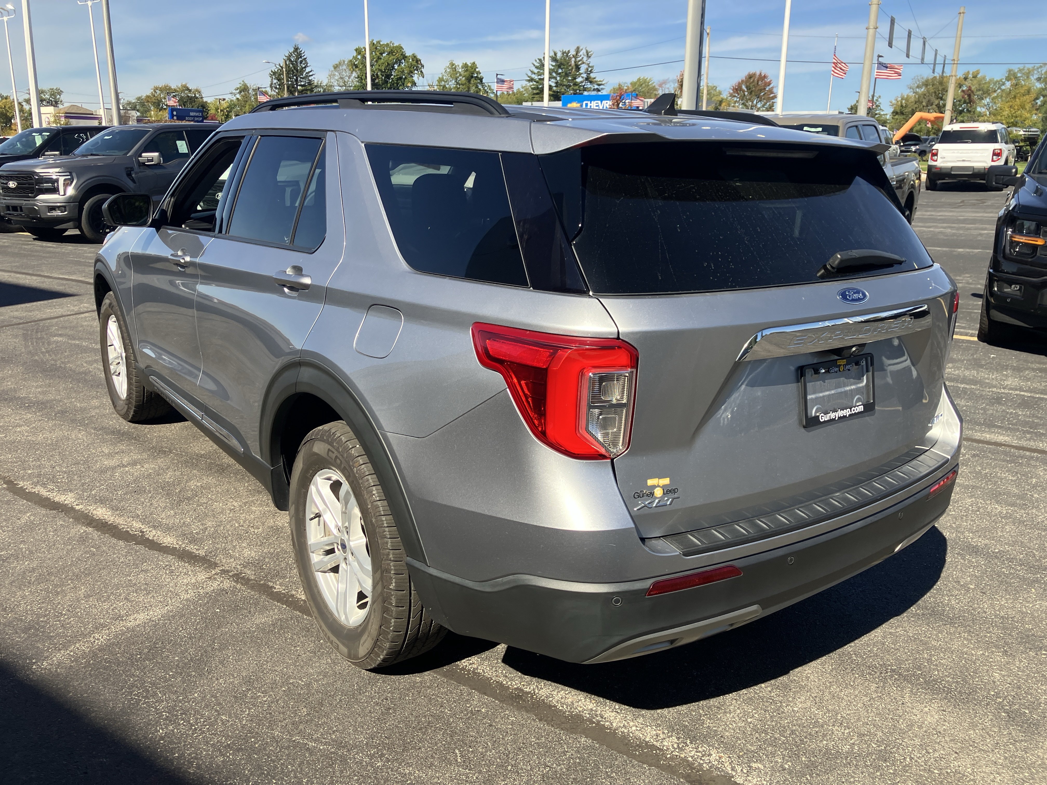 Used 2021 Ford Explorer XLT w/ Equipment Group 202A AWD/4WD image 9