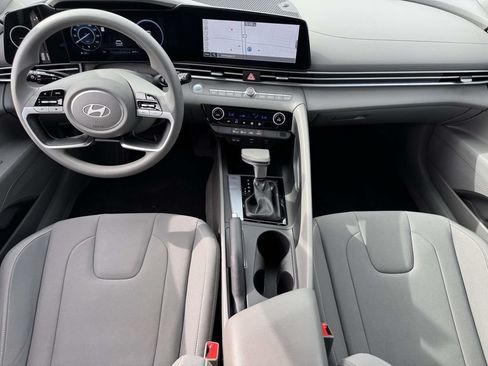 Used 2024 Hyundai Elantra SEL FWD image 14