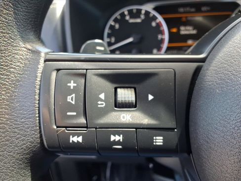 Used 2024 Nissan Rogue S AWD/4WD image 19