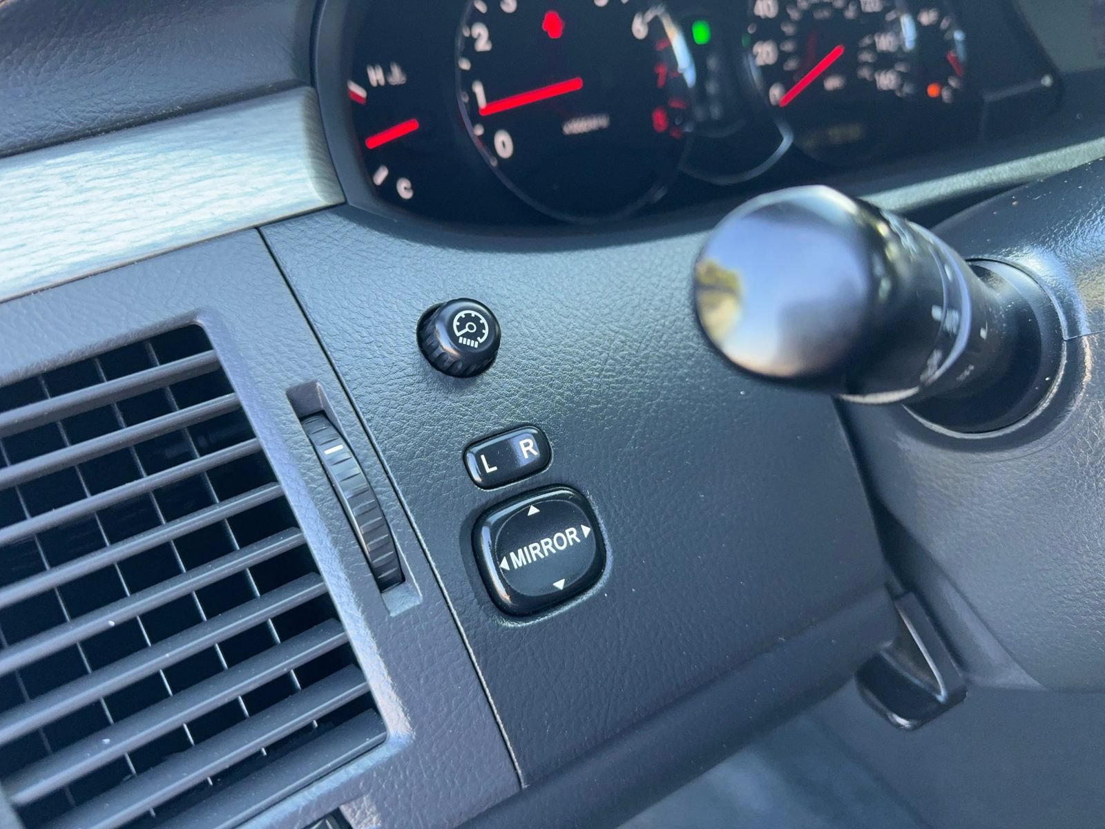 Used 2005 Toyota Avalon Touring FWD image 19