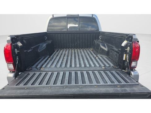 Used 2019 Toyota Tacoma SR w/ SR Convenience Package RWD image 9
