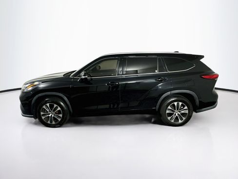 Used 2020 Toyota Highlander XLE FWD image 4