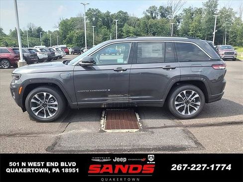 New 2023 Jeep Grand Cherokee Overland w/ Luxury Tech Group IV image 7