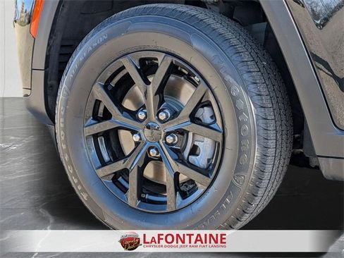 Certified 2024 Jeep Grand Cherokee L Laredo image 30